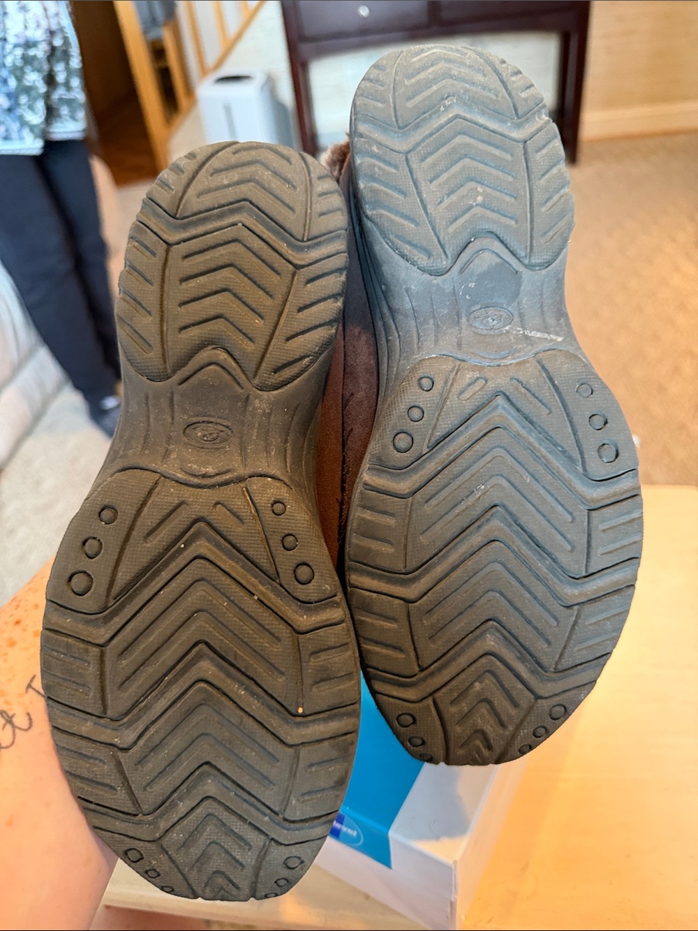 Easy Spirit Brown Suede Fur-Lined Mule Clogs - Picture 2 of 4